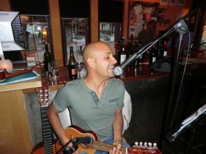Rimka, concert voix ukulélé et guitare chez la dame de Haute-Savoie